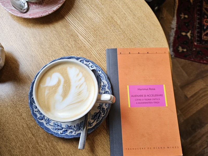 Miscellanea no 5: On digital ghost towns, social acceleration and our collective knowledge